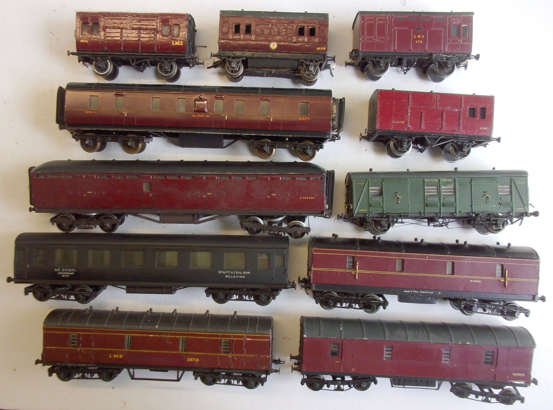 11 x 0 GAUGE BAGGAGE CARS etc, all in good used condition, various liveries.  Metal & wooden construction.  3 Rail.