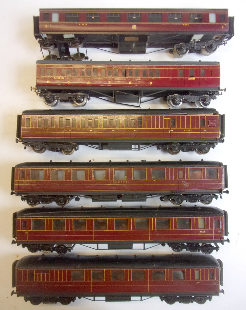 6 x 0 GAUGE COACHES, 5 x wooden construction v.g.c. 1 x Exley with detached bogie, otherwise v.g.c. 3 x Rail.