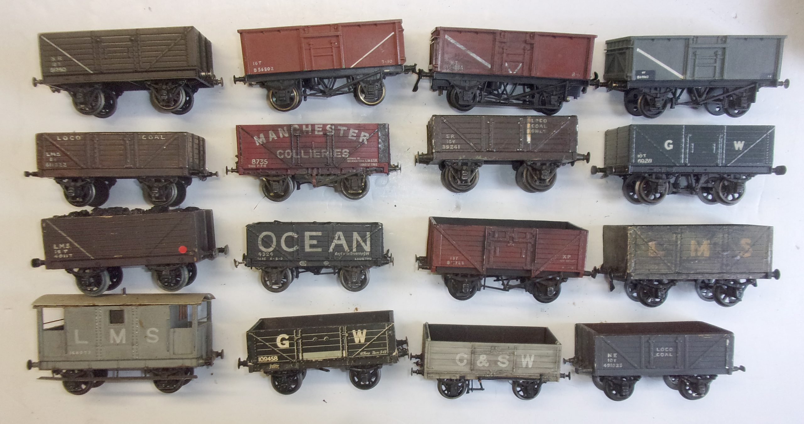 16 x 0 GAUGE WAGONS, 15 x mineral, 1 x brake.  Various makes, good used condition. 3 x rail.
