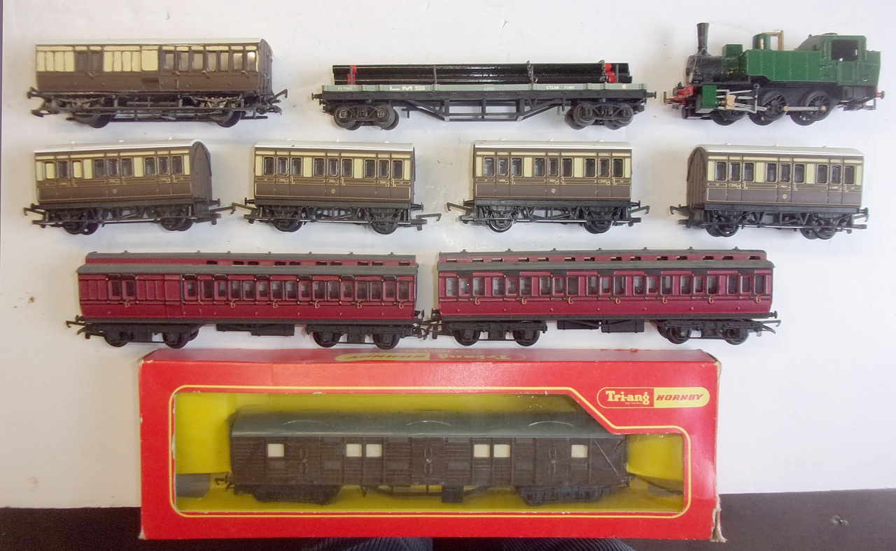 00 COACHES ETC, BY TRIANG, HORNBY