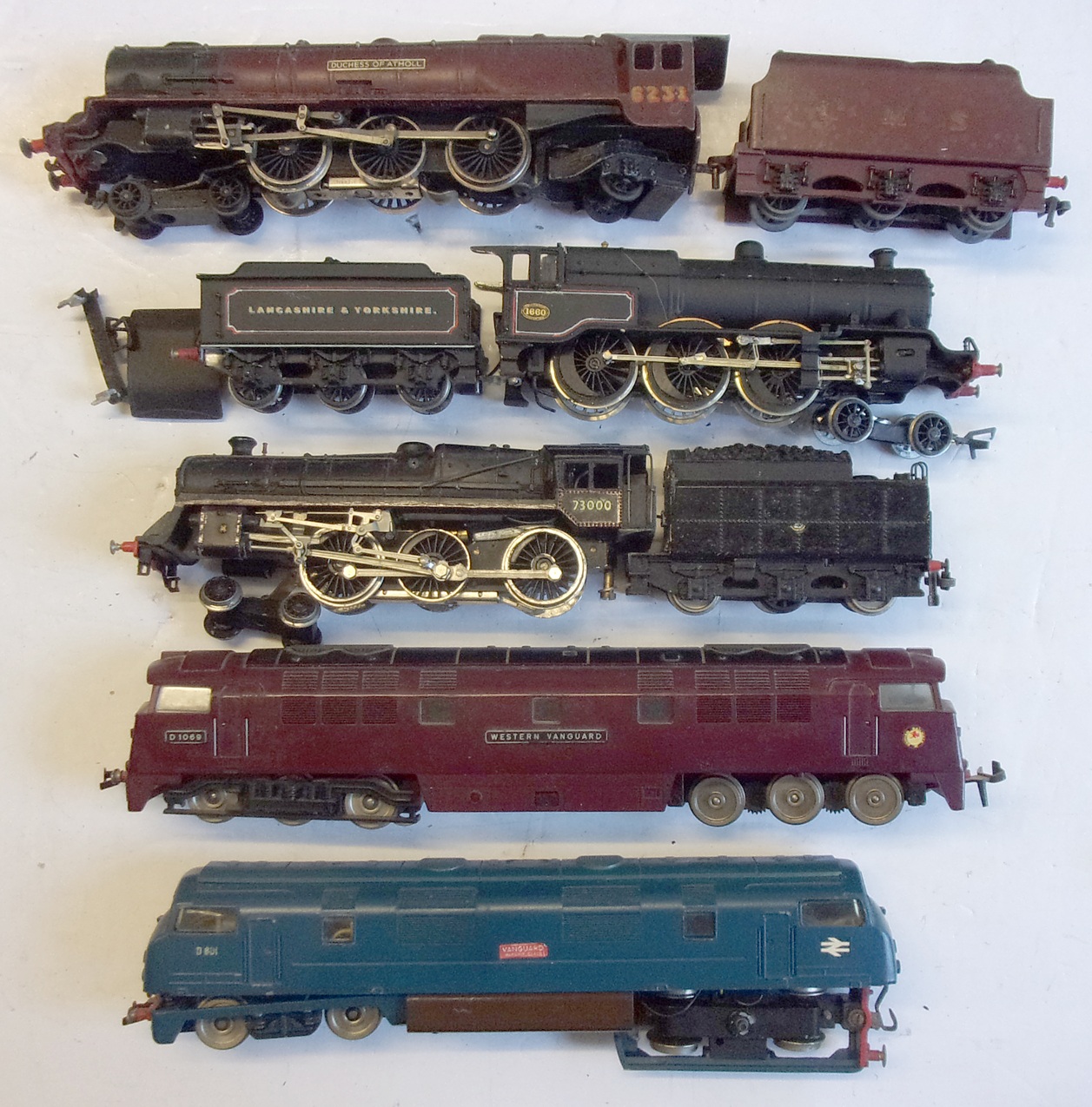 5 x 00 unboxed locos, 3 x rail & 2 rail, as pictured.