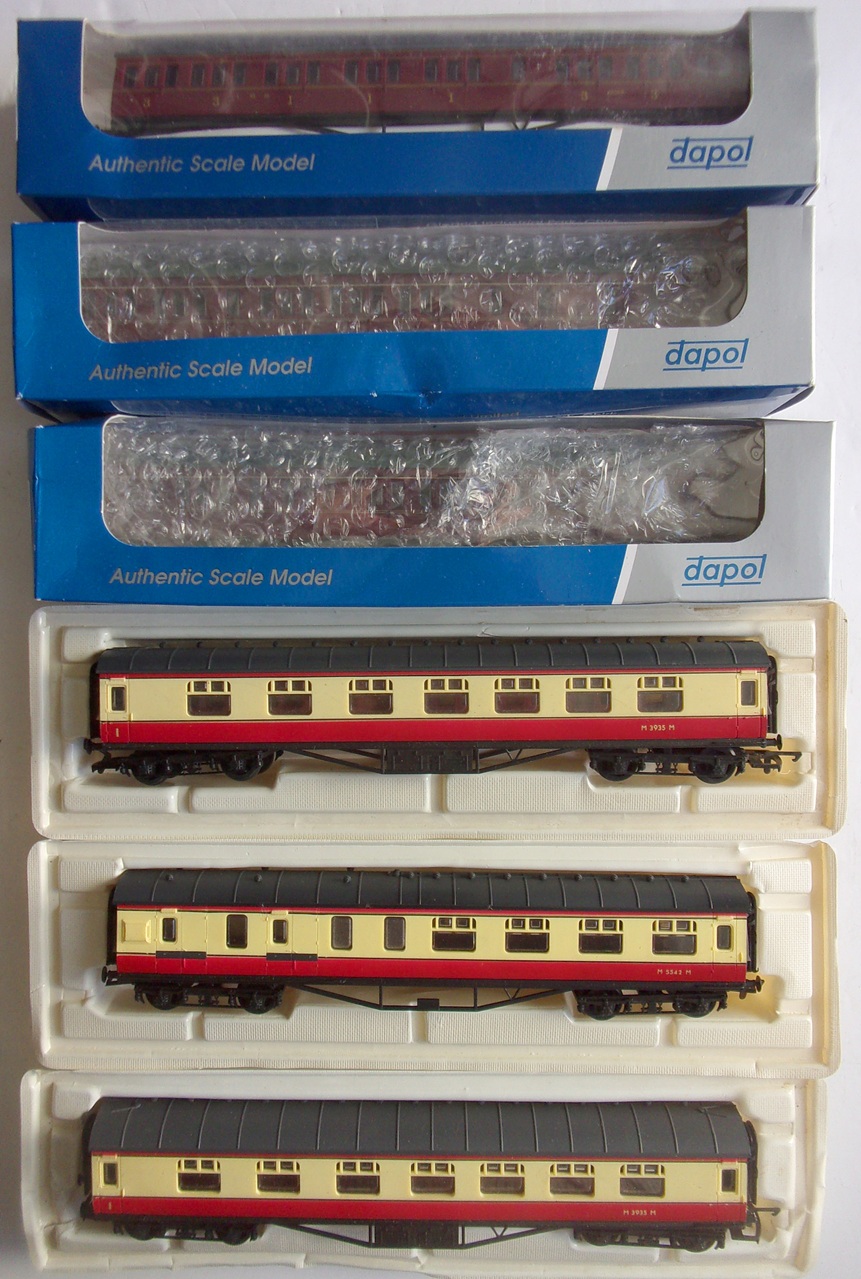 6 x OO boxed unused Coaches, 3 x maroon Staniers, 3 x maroon & cream Airfix.