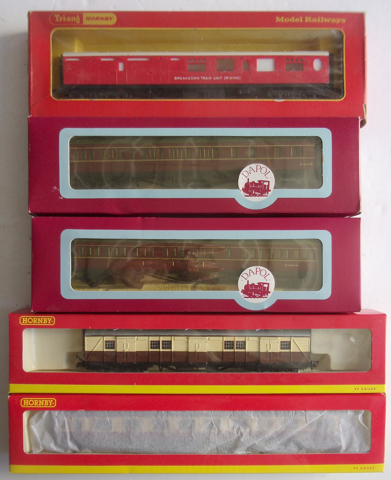 5 x OO boxed coach wagons, 3 x Hornby, 2 x Dapol. As pictured.