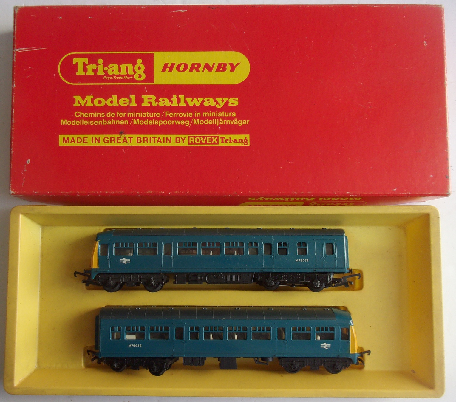 OO DMU Triang/Hornby 2 x Car Unit, boxed. Unused condition.