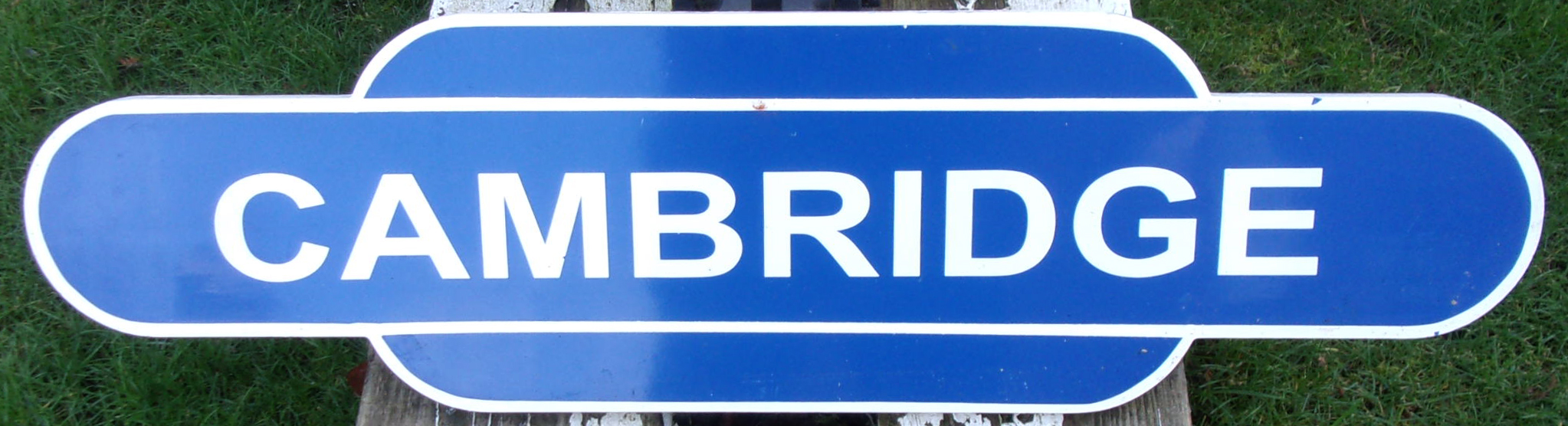 Repro Totem "Cambridge" FF, full size, in fibre glass. v.g.c.