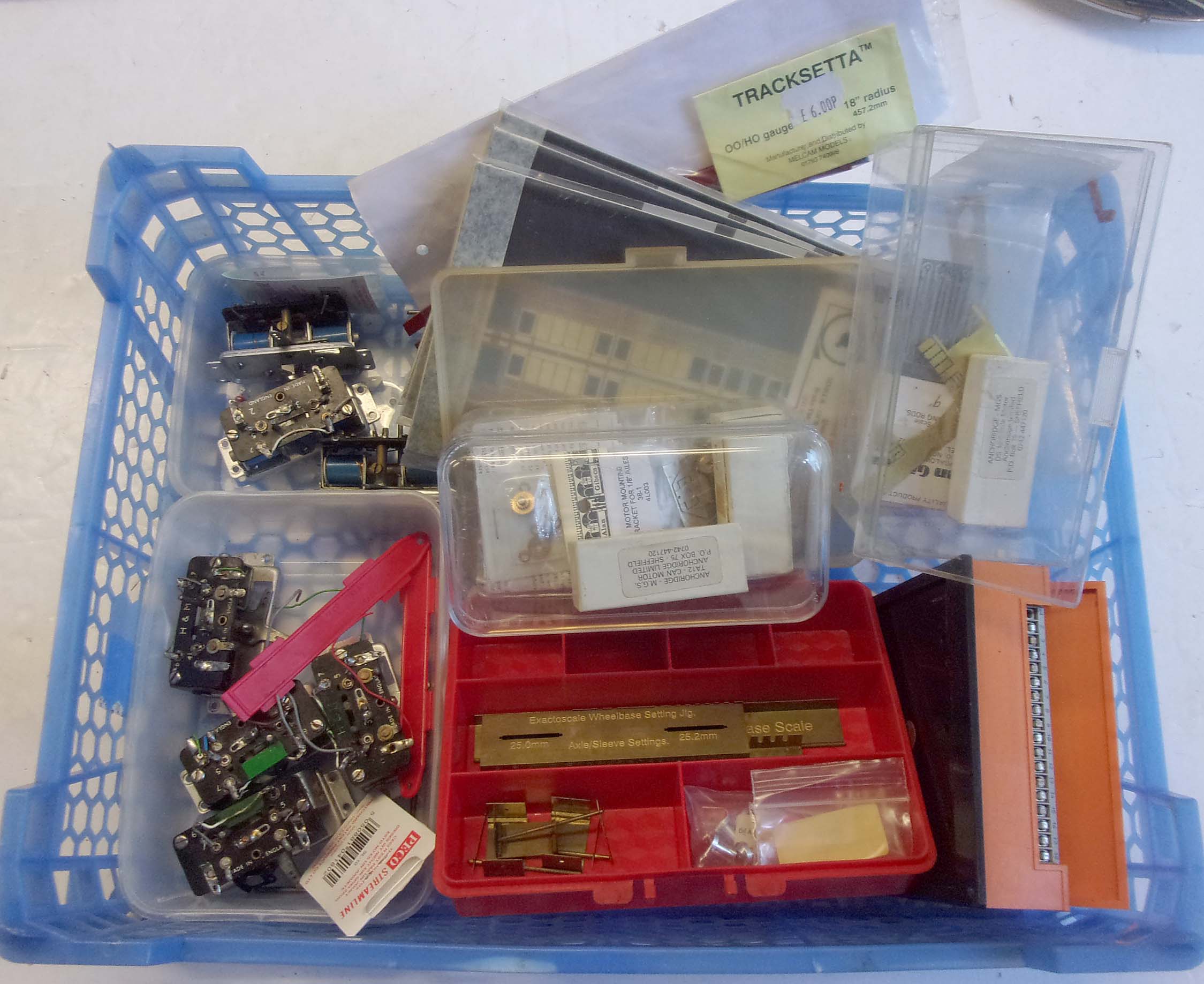 Delve of Electric bits & bobs, as pictured.