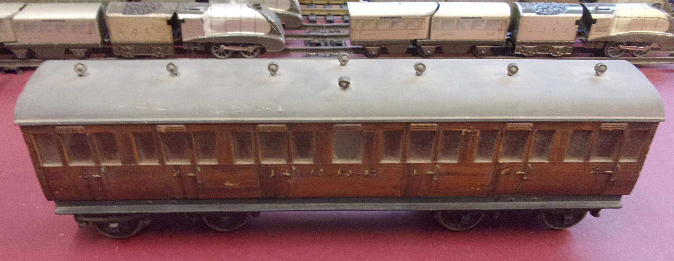 GNR Coach 1 3/4" gauge, wooden construction with cast iron bogies, steel wheels, very solid. In perfect condition. 18 1/2" in length. ( 2 x images to view)