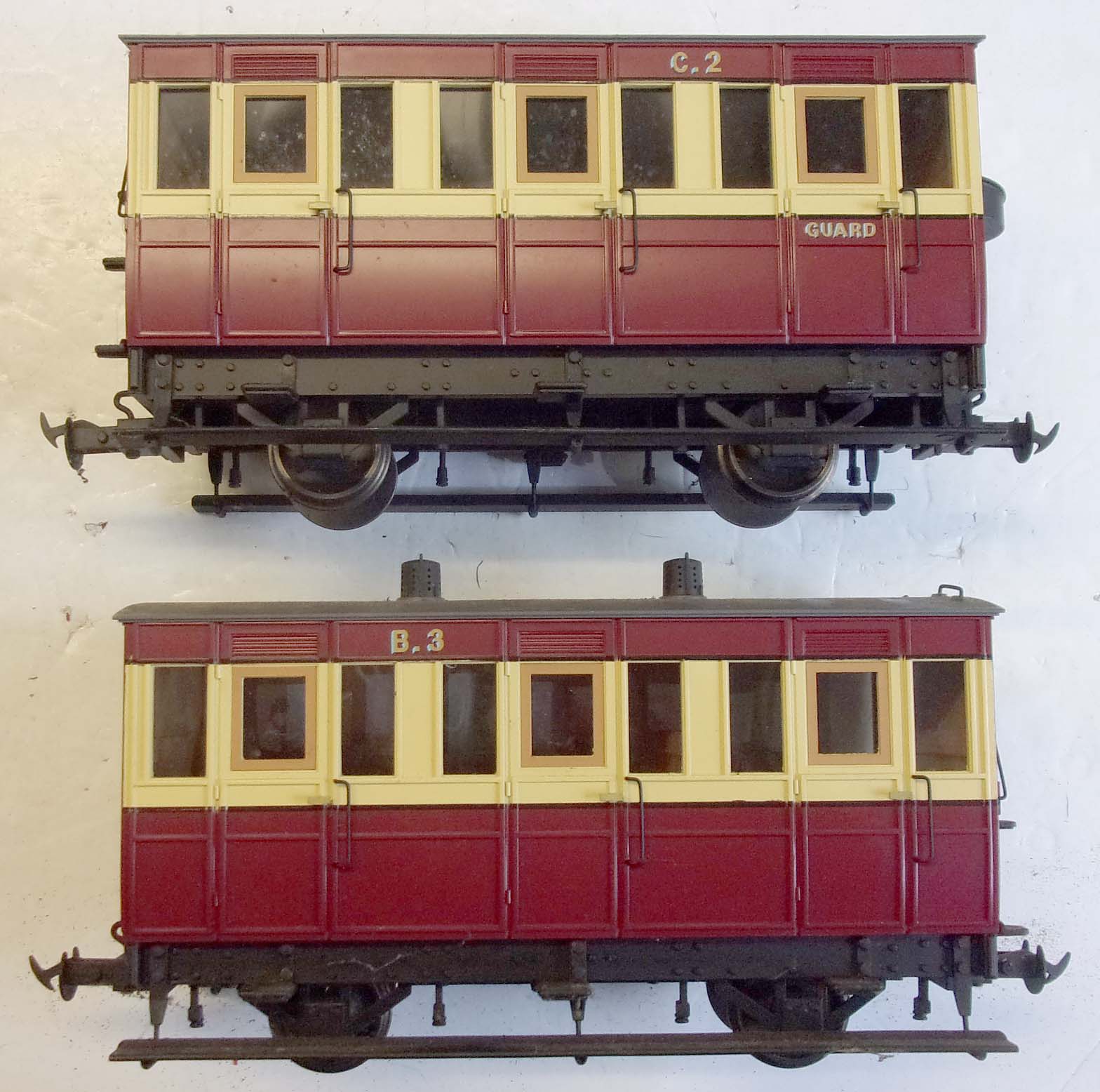 2 x G Scale Isle of Man Railway Coaches, unboxed, but used. v.g.c. Plastic construction with metal chassis and wheels. Made in China. v.g.c.