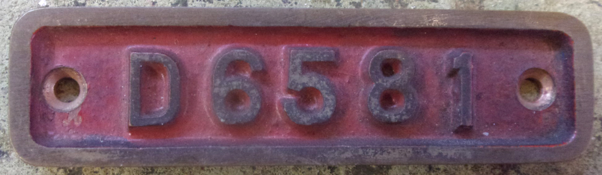 D6581 becoming 33061, loco details as previous lot. In service 1961-1987.