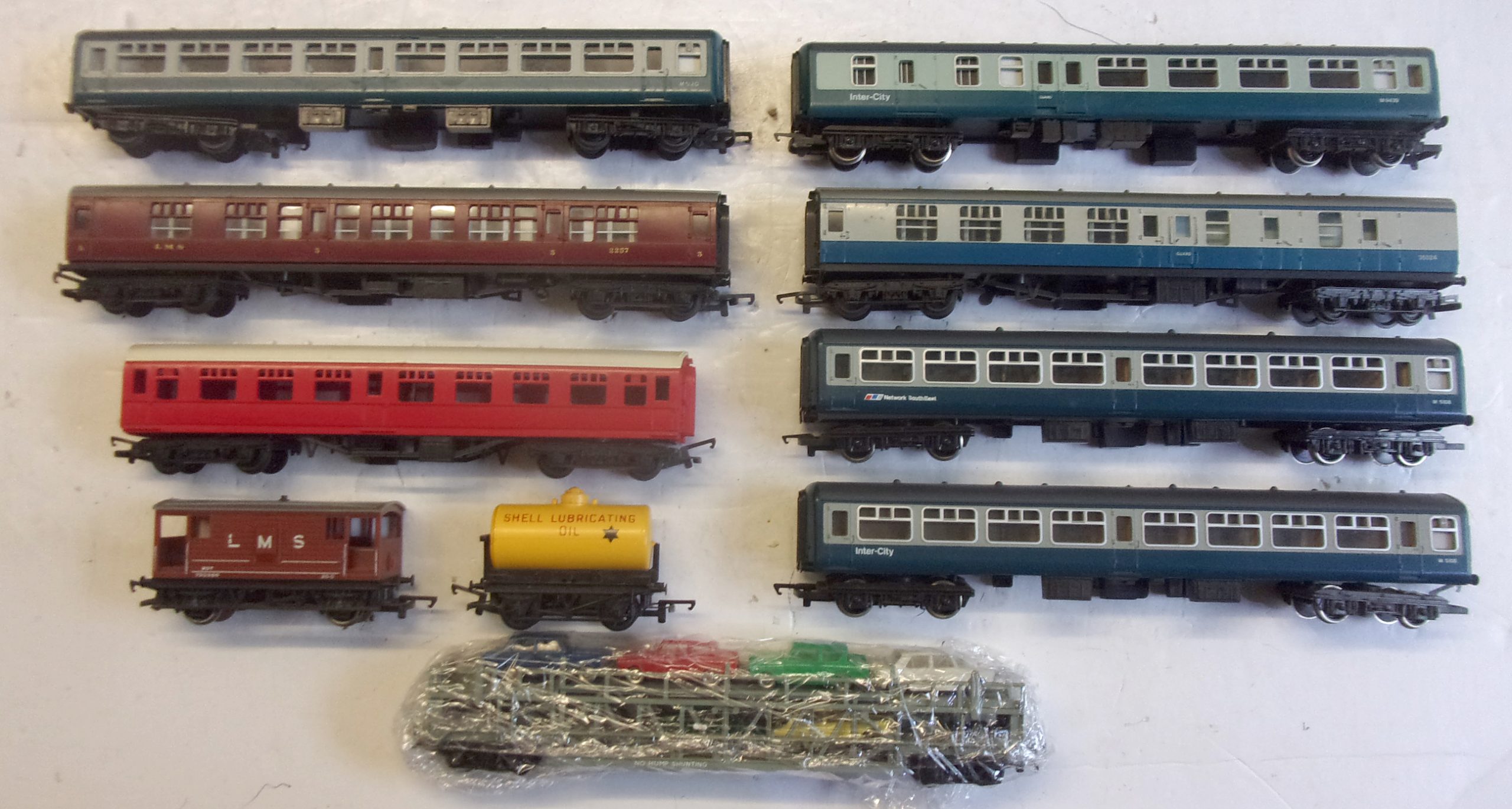 00 Gauge assorted Rolling Stock, loose, as pictured.