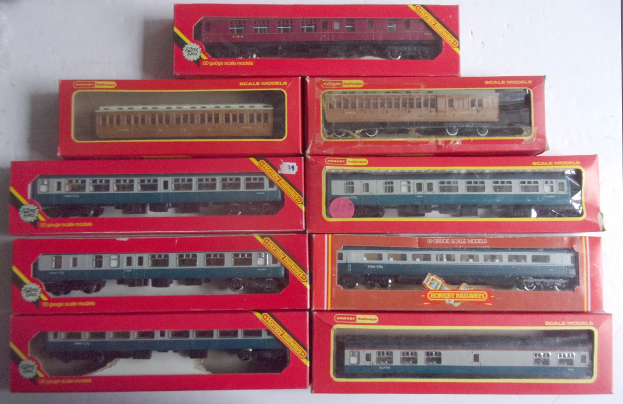 9 x 00 Hornby Triang Coaches.  Boxed.