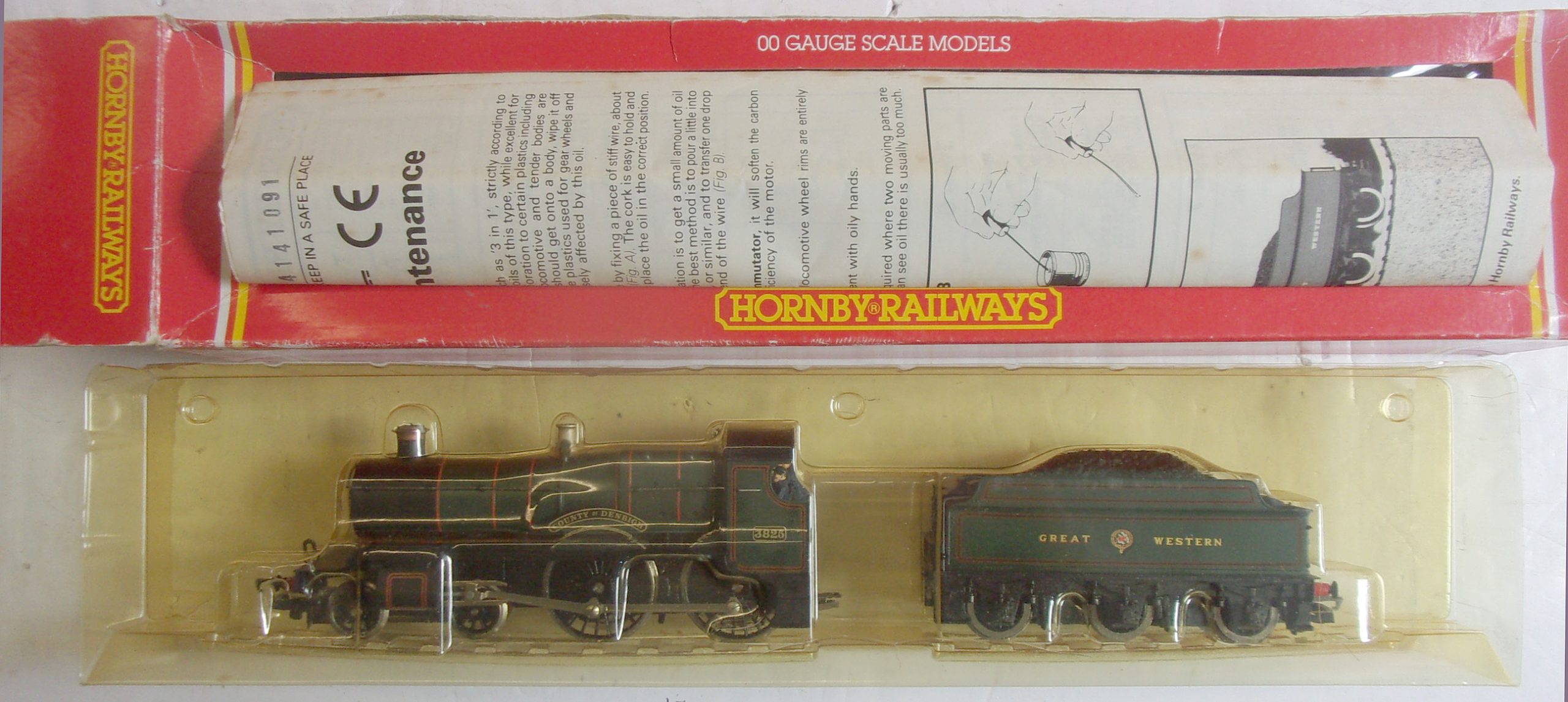 Hornby 00 Loco "County of Denbigh", boxed. Original packaging & papers.