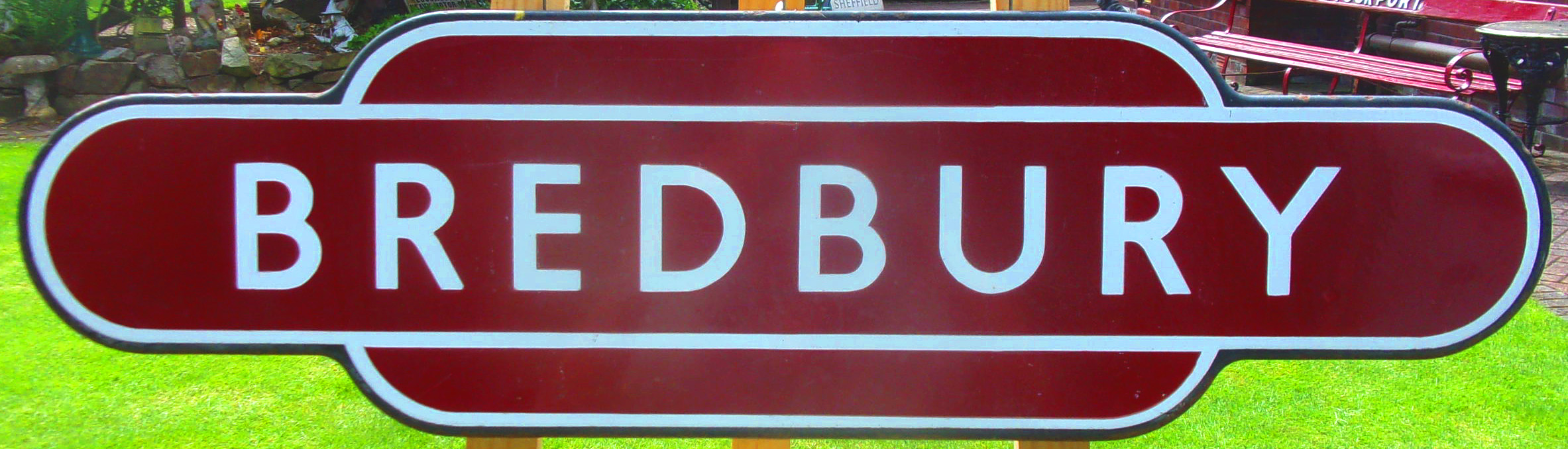 Totem "BREDBURY" (M) FF. Good colour & shine, usual edge nibbles. Located on the Hope Valley Manchester to Sheffield Line.