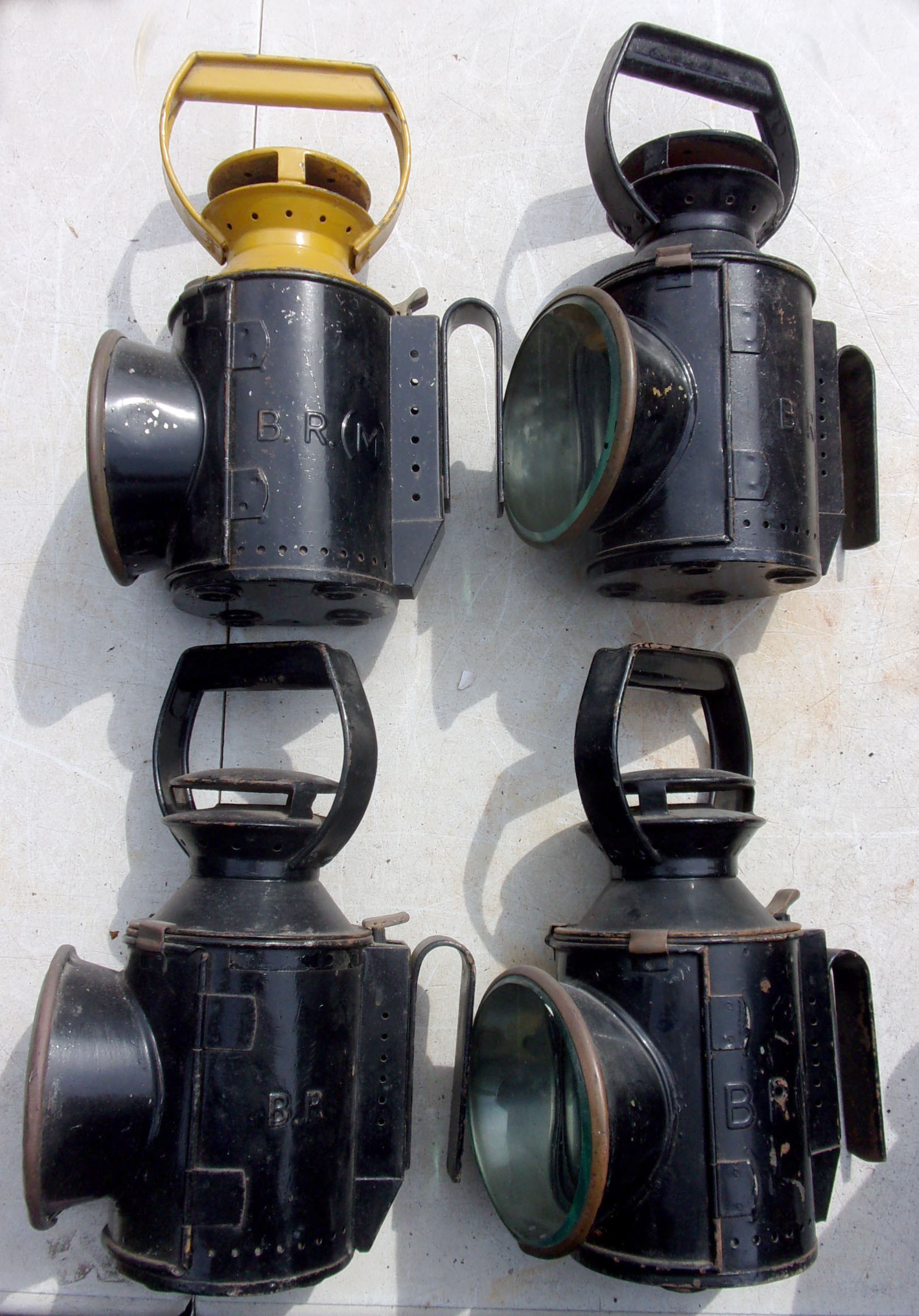 4 x BR Handlamps BR(W) BR(M), 2 x BR. Embossed, one lacking vessel.  3 aspect.