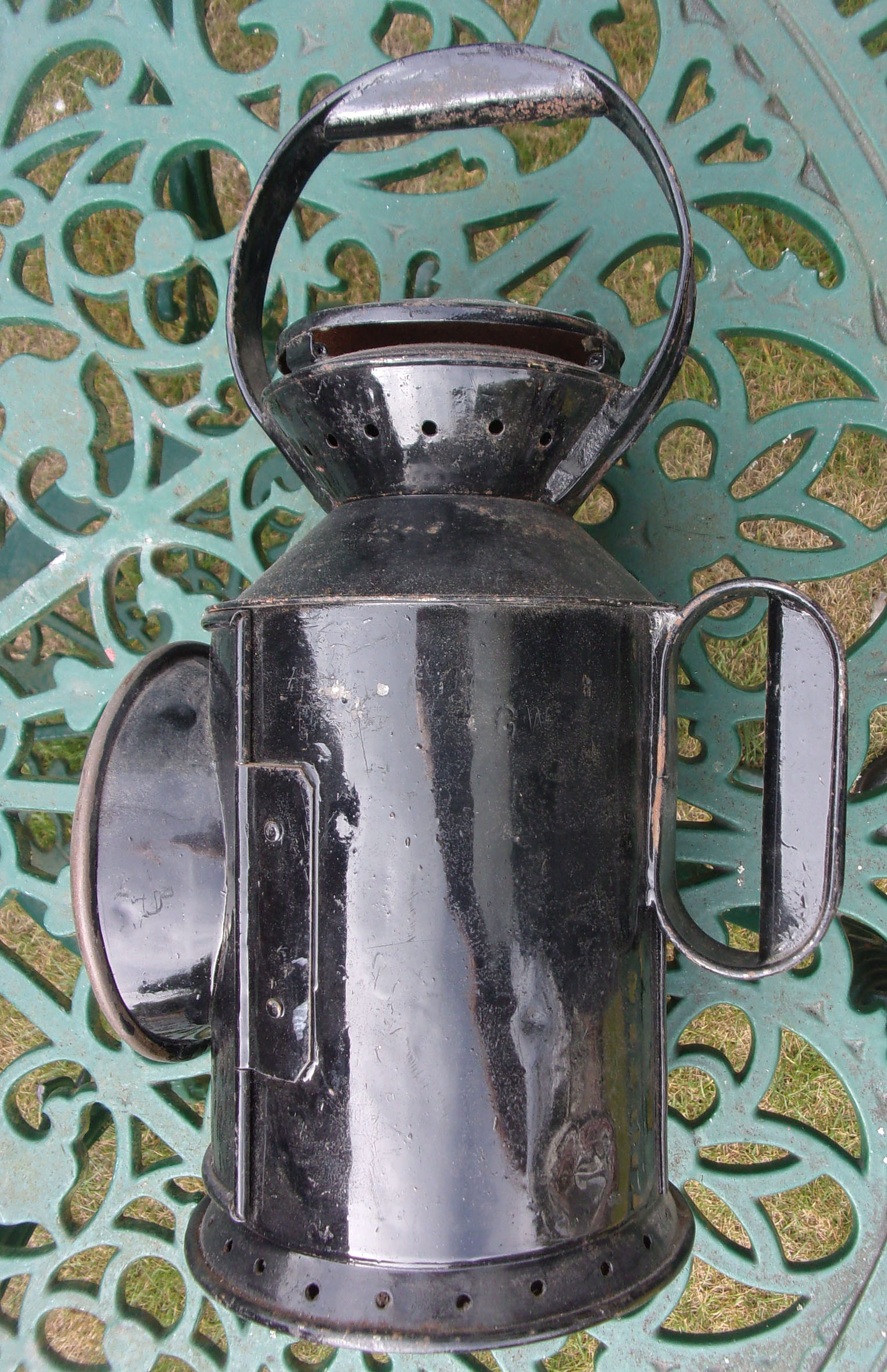 GWR Single Aspect Handlamp, complete with vessel, burner etc. Body stamped "GWR".