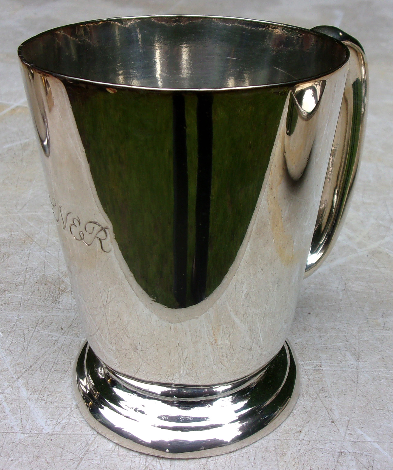 LNER 1/2 PINT TANKARD EPNS engraved "LNER" in script. Super condition .
