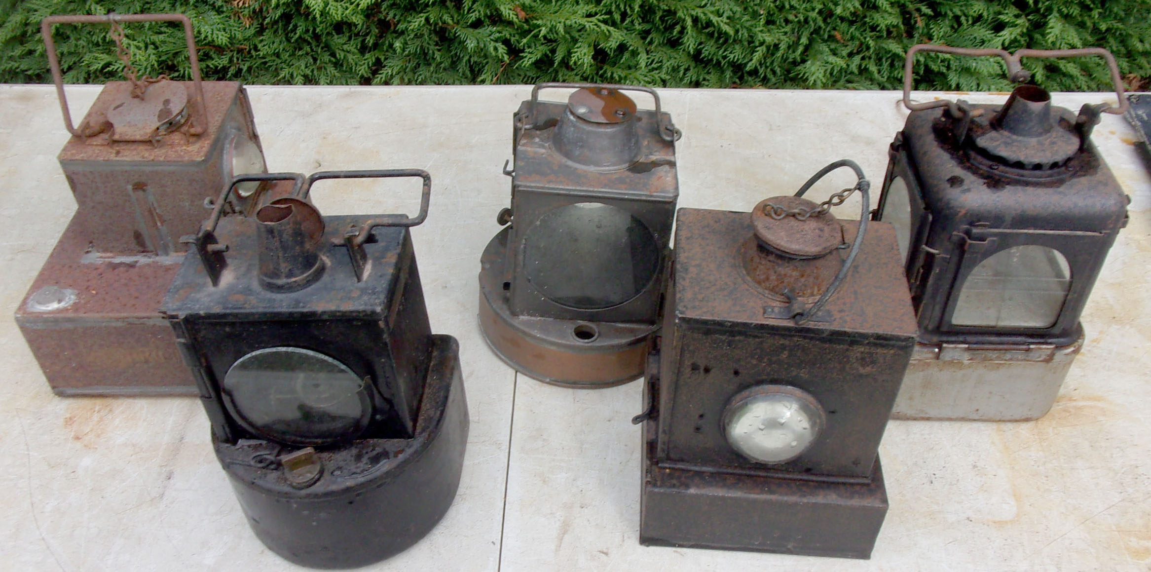 Collection of Lamp Interiors, accompanied with incomplete handlamp & bits, as picture. 2 x pics.