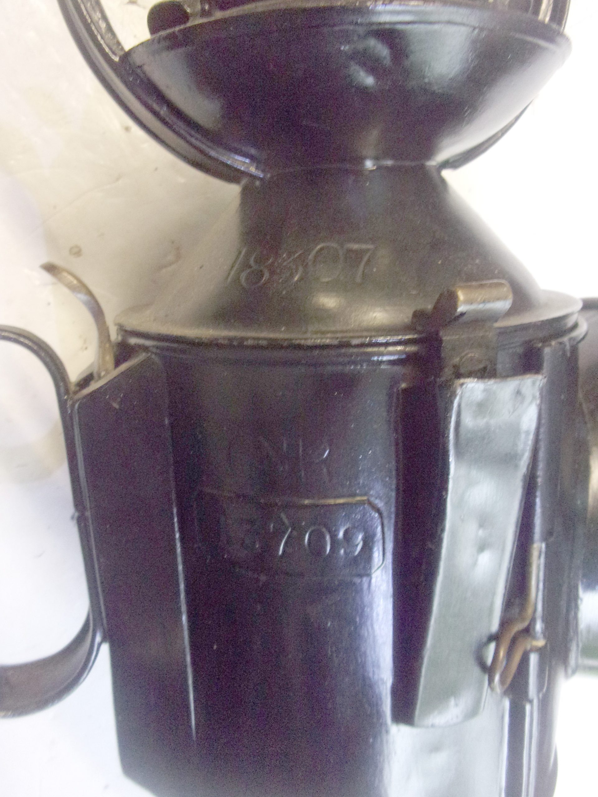 GNR 3 aspect Handlamp, brass plated "PETERBOROUGH GOODS", complete with correct vessel & burner and all slatted glasses. Very nice lamp from the ECML.